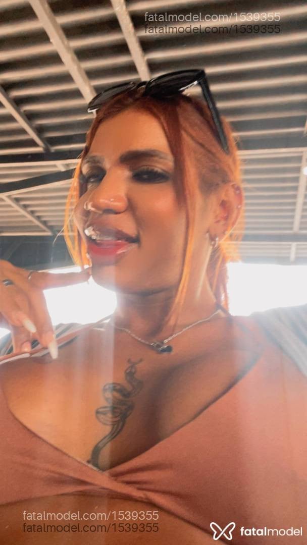 Acompanhante mulher trans loira (o) de olhos castanhos - Veronica Valeska