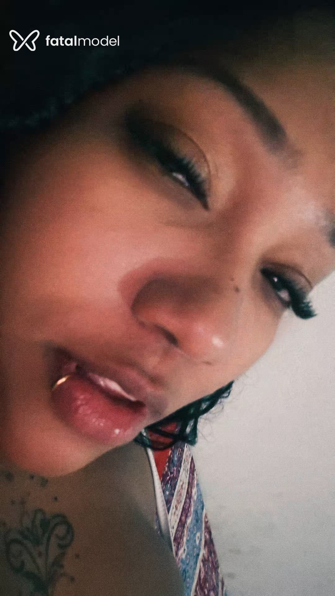 Acompanhante mulher morena (o) de olhos castanhos - Maya Acompanhante mulher morena (o) de olhos castanhos - Maya