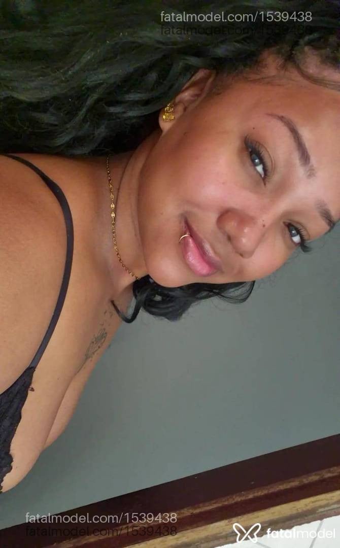 Acompanhante mulher morena (o) de olhos castanhos - Maya Acompanhante mulher morena (o) de olhos castanhos - Maya