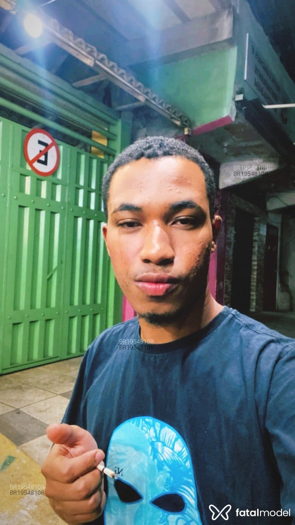 Acompanhante homem com cabelo castanho de olhos castanhos em Belo Horizonte Acompanhante homem com cabelo castanho de olhos castanhos em Belo Horizonte - Lucas kash