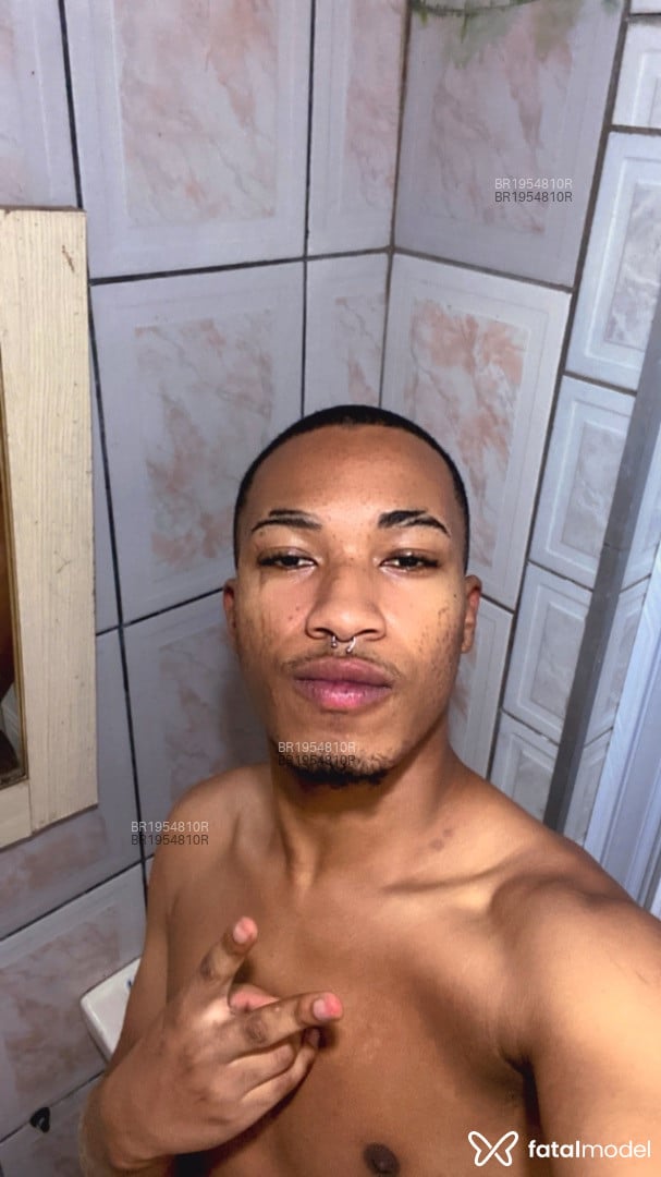 Acompanhante homem com cabelo castanho de olhos castanhos em Belo Horizonte Acompanhante homem com cabelo castanho de olhos castanhos em Belo Horizonte - Lucas kash