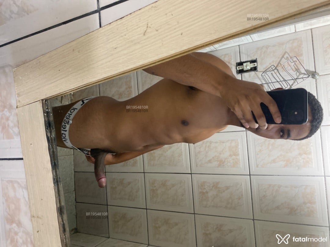 Acompanhante homem com cabelo castanho de olhos castanhos em Belo Horizonte Acompanhante homem com cabelo castanho de olhos castanhos em Belo Horizonte - Lucas kash