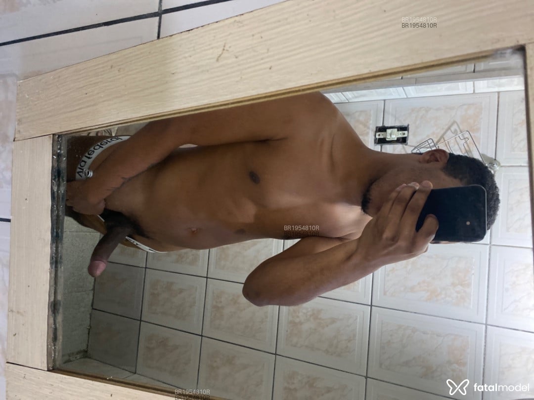 Acompanhante homem com cabelo castanho de olhos castanhos em Belo Horizonte Acompanhante homem com cabelo castanho de olhos castanhos em Belo Horizonte - Lucas kash