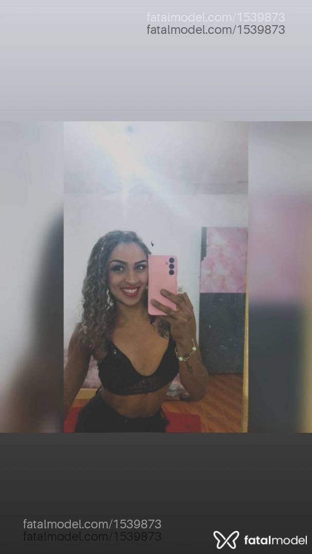 Acompanhante mulher trans com cabelo castanho de olhos castanhos - Meel Silva