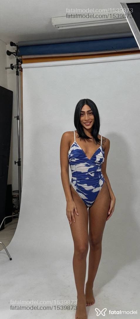 Acompanhante mulher trans morena (o) de olhos castanhos - Meel Silva