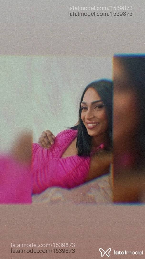 Acompanhante mulher trans morena (o) de olhos castanhos - Meel Silva