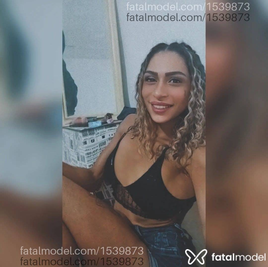 Acompanhante mulher trans com cabelo castanho de olhos castanhos - Meel Silva Acompanhante mulher trans com cabelo castanho de olhos castanhos - Meel Silva