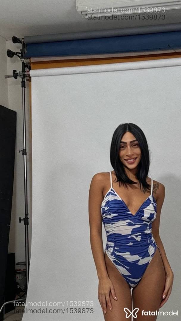 Acompanhante mulher trans morena (o) de olhos castanhos - Meel Silva