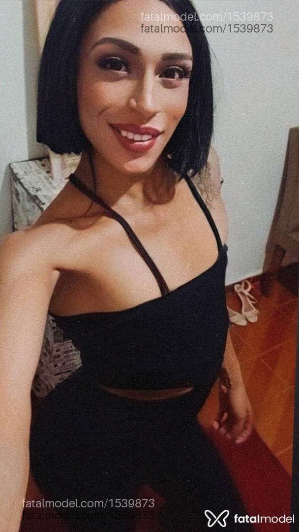 Acompanhante mulher trans com cabelo castanho de olhos castanhos - Meel Silva