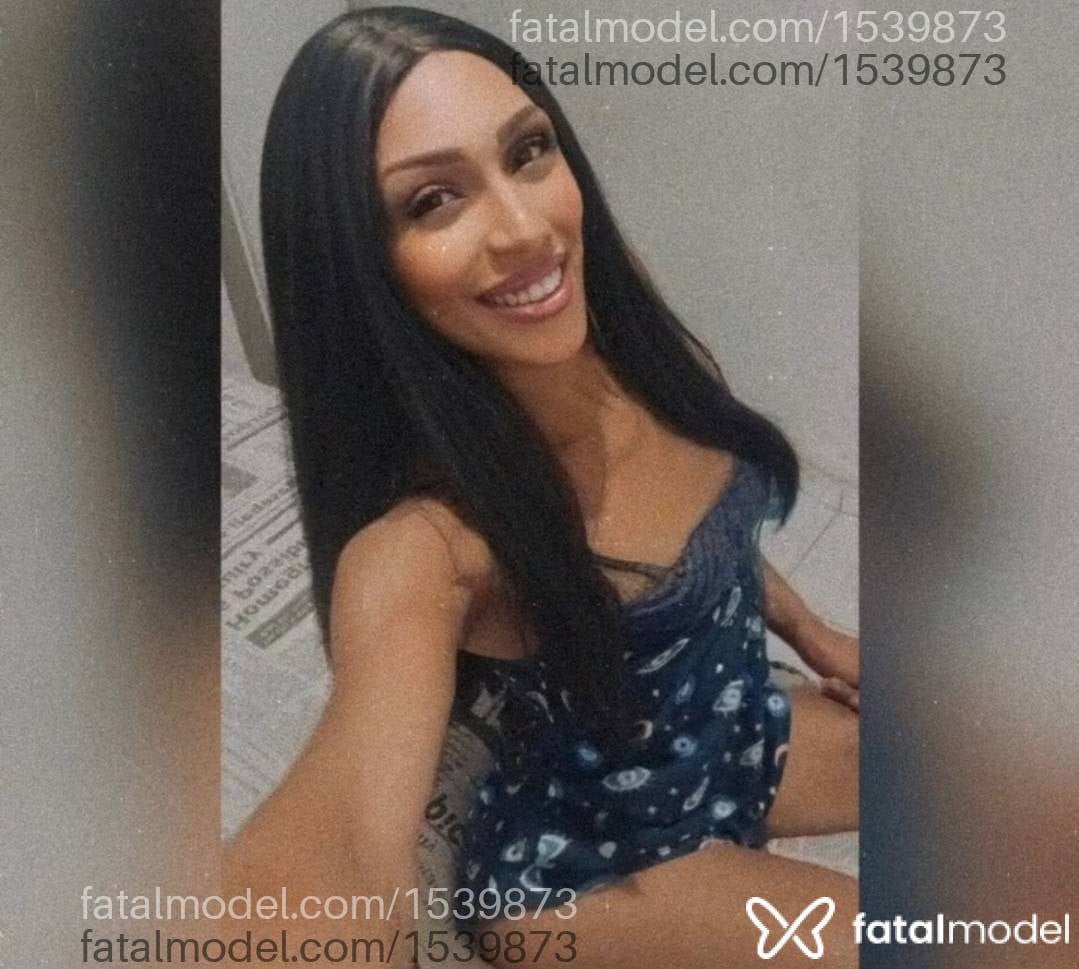 Acompanhante mulher trans morena (o) de olhos castanhos - Meel Silva