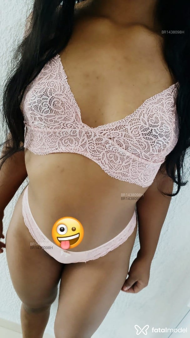 Acompanhante mulher morena (o) de olhos castanhos em Feira de Santana - Safira Novaes