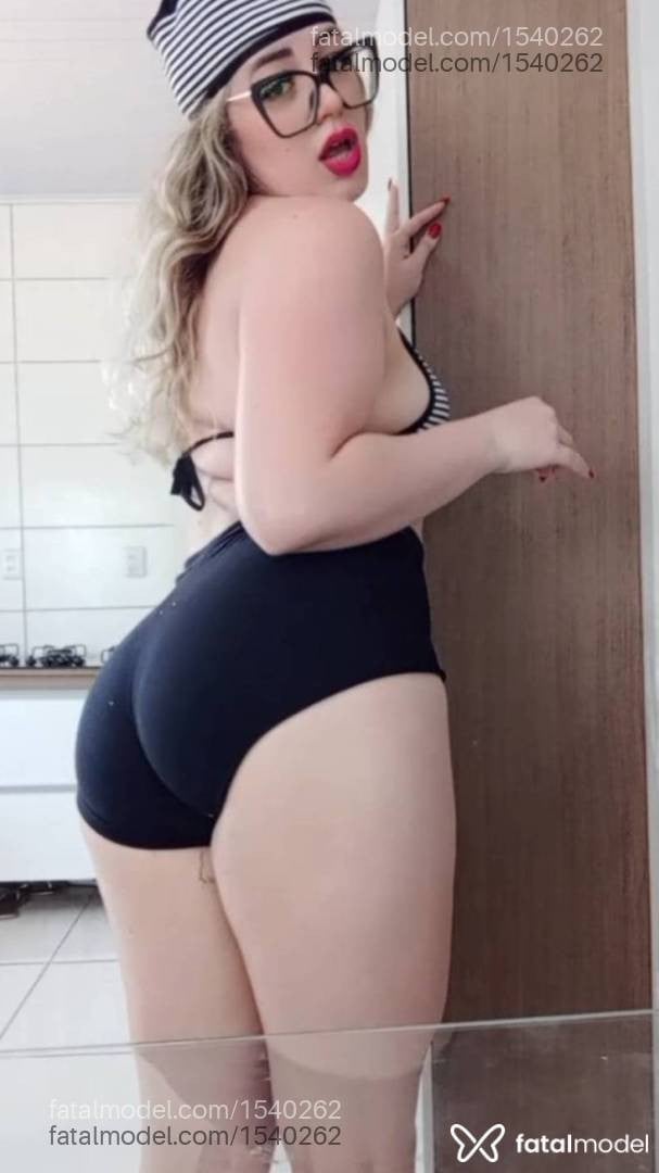 Acompanhante mulher loira (o) de olhos castanhos - Anny Specht