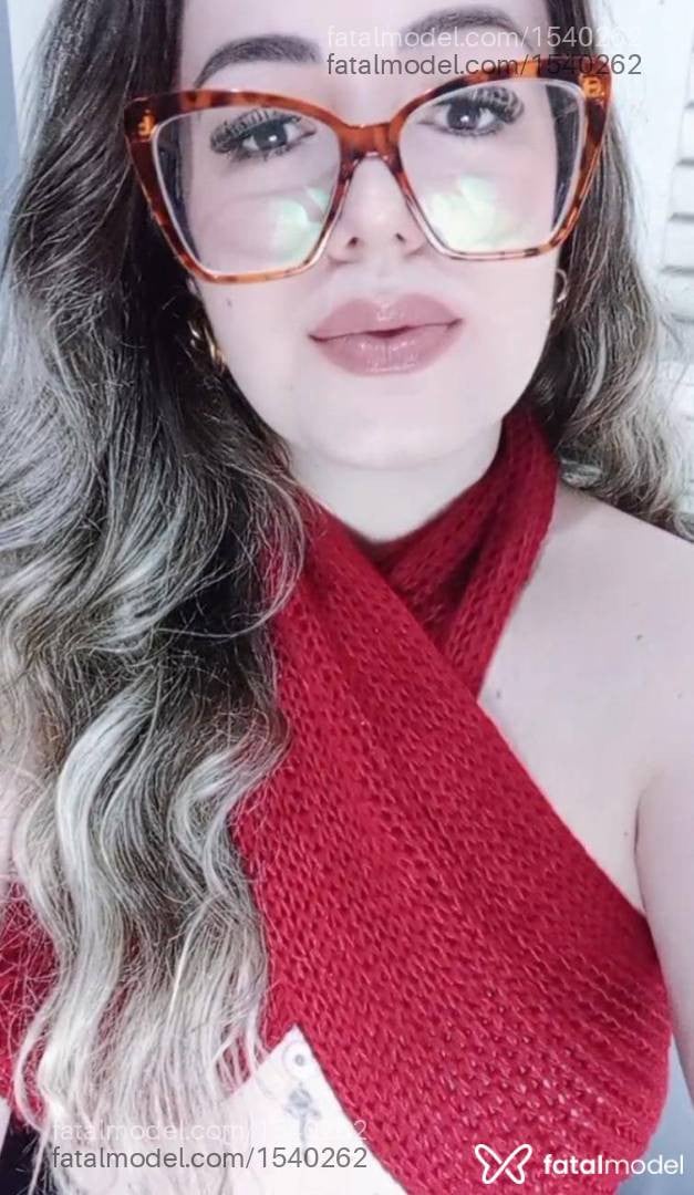 Acompanhante mulher loira (o) de olhos castanhos - Anny Specht