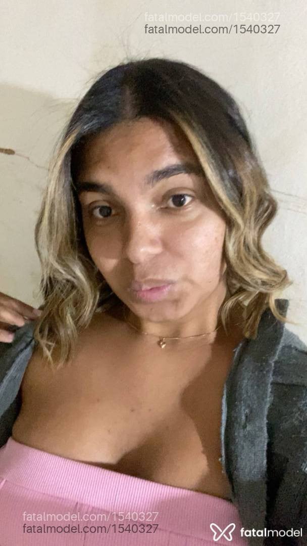 Acompanhante mulher trans com cabelo castanho de olhos castanhos - Lais