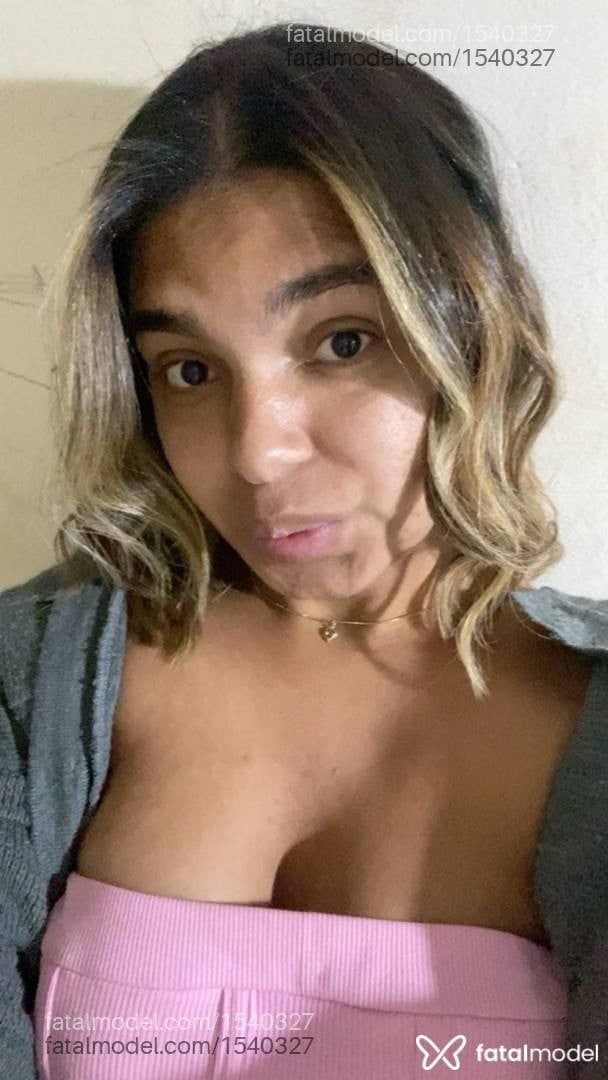Acompanhante mulher trans com cabelo castanho de olhos castanhos - Lais