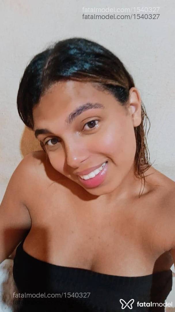Acompanhante mulher trans com cabelo castanho de olhos castanhos - Lais