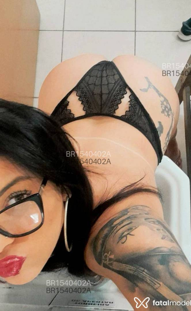 Acompanhante mulher com cabelo castanho de olhos mel - Bárbara Paz Acompanhante mulher com cabelo castanho de olhos mel - Bárbara Paz