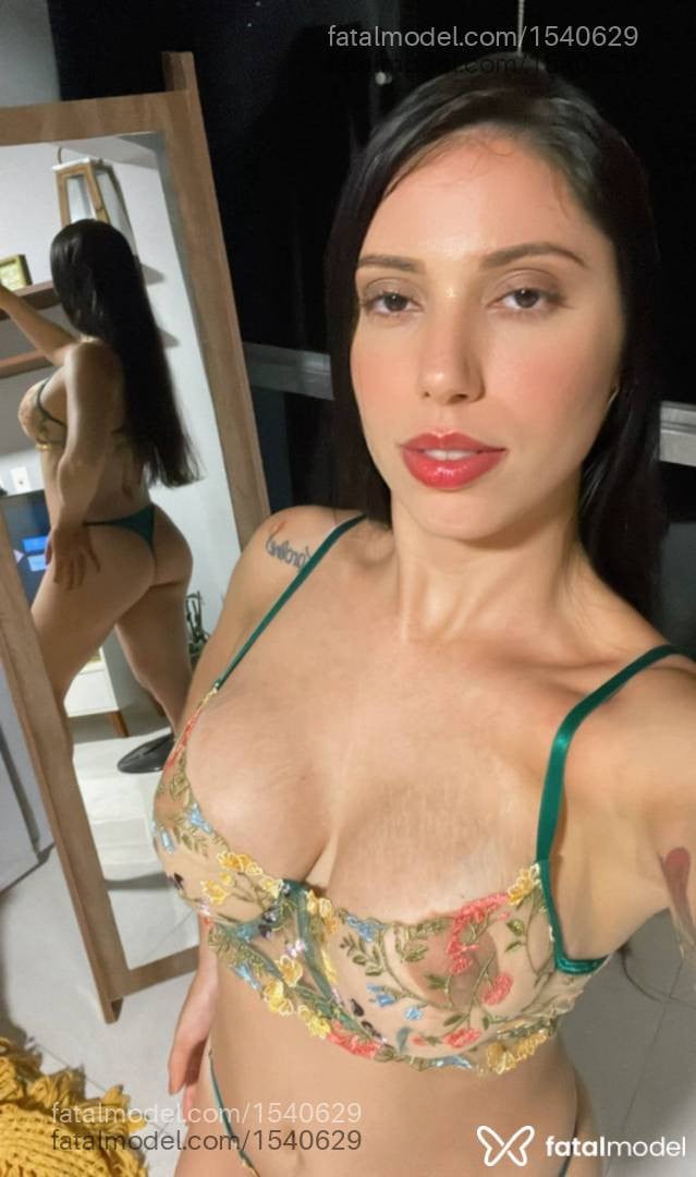 Acompanhante mulher com cabelo castanho de olhos castanhos - Rafaela