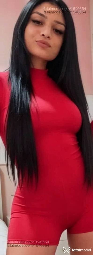Acompanhante mulher com cabelo castanho de olhos castanhos - Larissa Lais