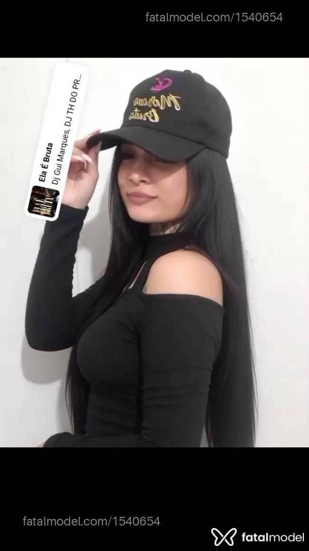 Acompanhante mulher com cabelo castanho de olhos castanhos - Larissa Lais