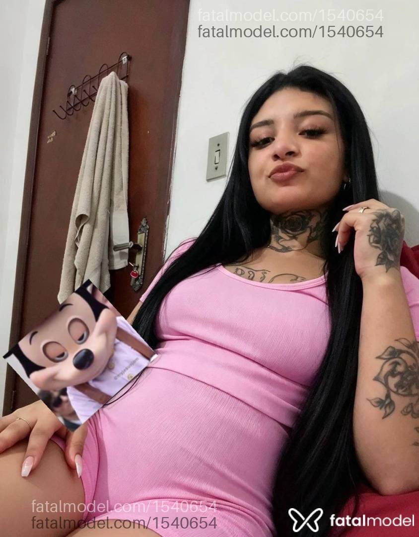 Acompanhante mulher com cabelo castanho de olhos castanhos - Larissa Lais