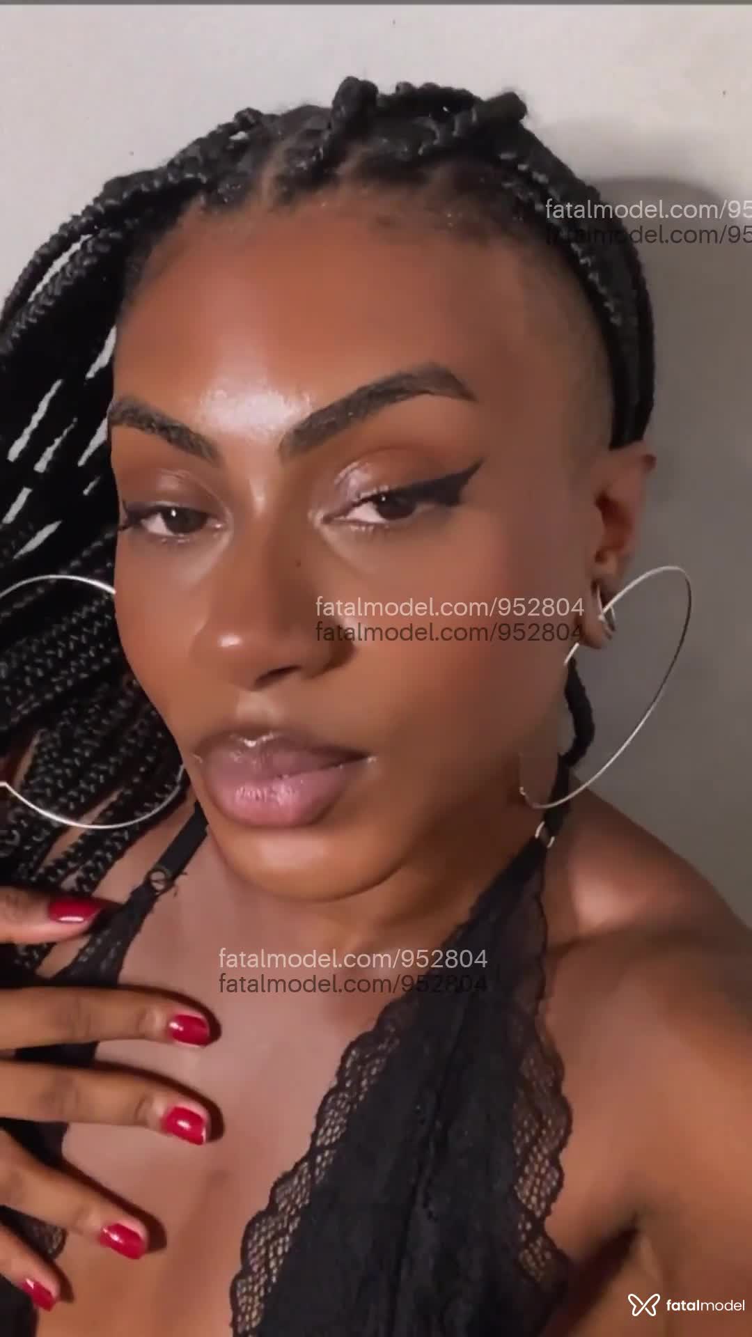 Acompanhante trans morena (o) de olhos castanhos - Luwa