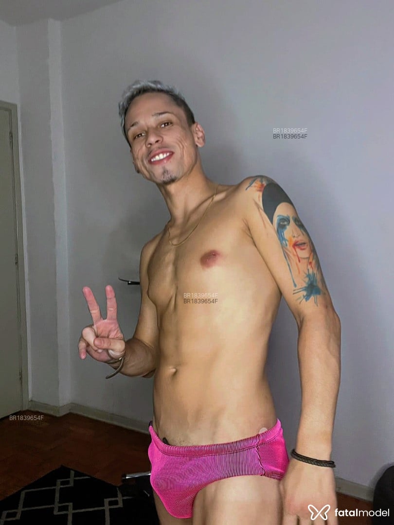 Acompanhante homem loira (o) de olhos mel em São Paulo Acompanhante homem loira (o) de olhos mel em São Paulo - ORafaCesar Pirocão