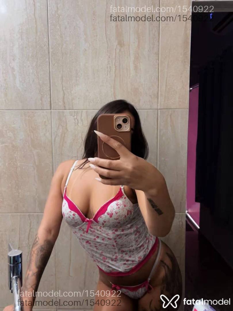 Acompanhante mulher com cabelo castanho de olhos castanhos - Maria Eduarda