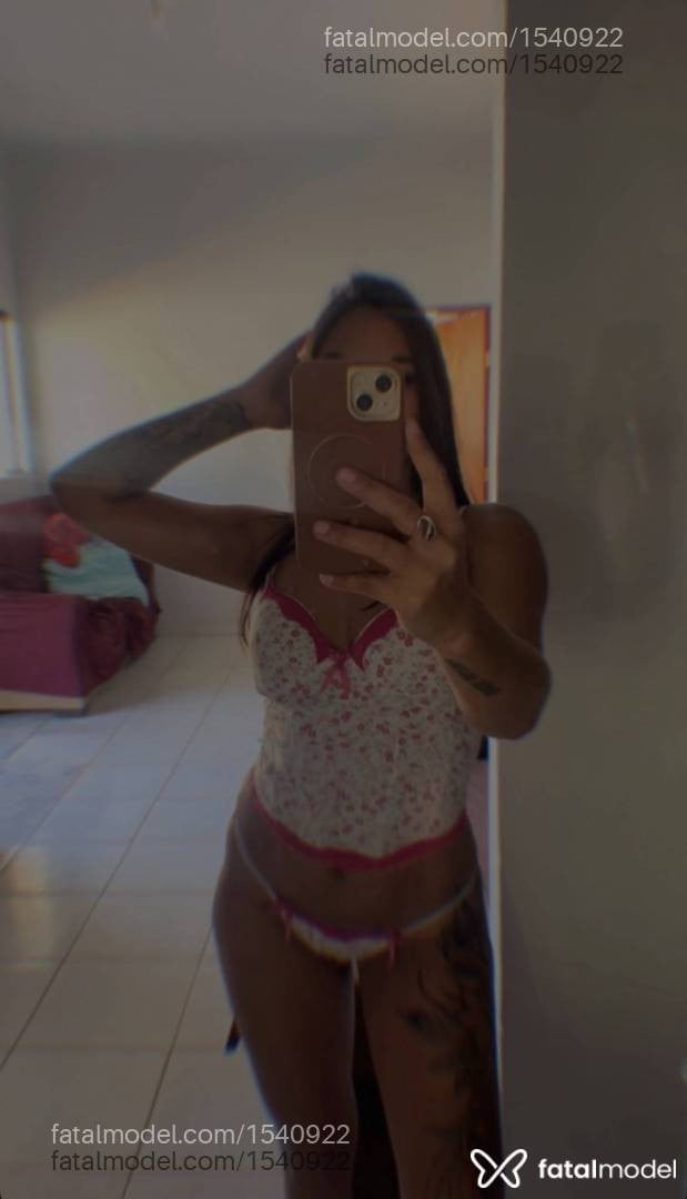 Acompanhante mulher com cabelo castanho de olhos castanhos - Maria Eduarda