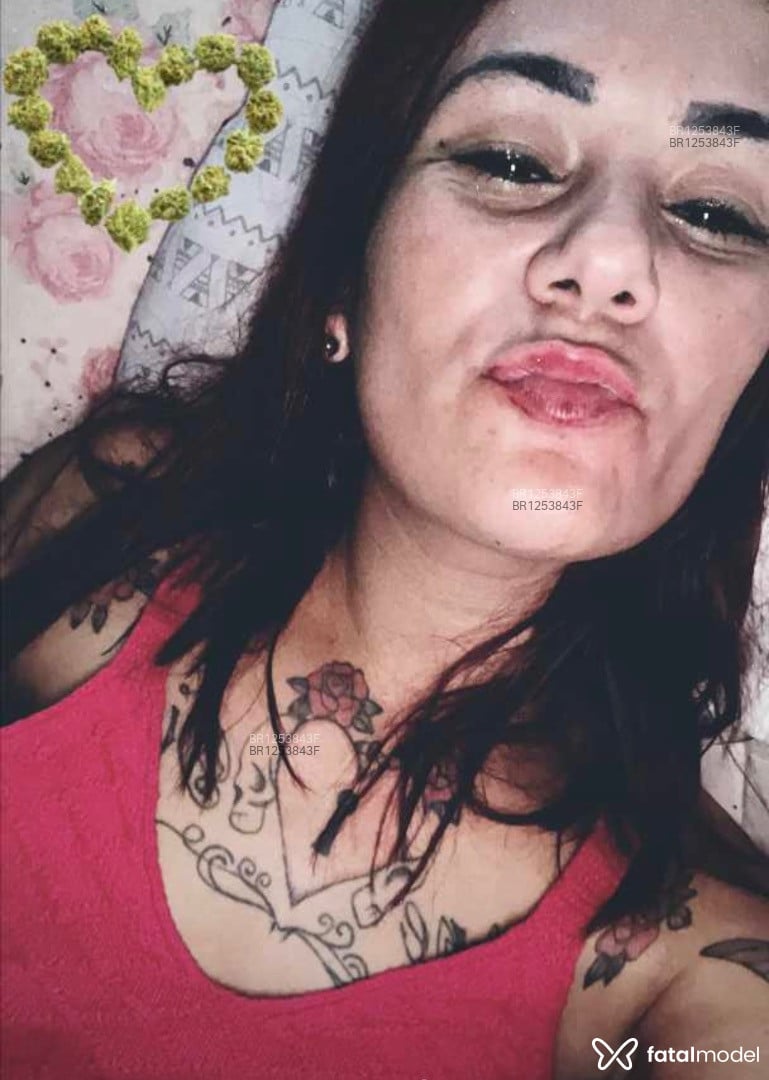Acompanhante mulher com cabelo colorido de olhos castanhos em Barra Velha Acompanhante mulher com cabelo colorido de olhos castanhos em Barra Velha - Bruninha