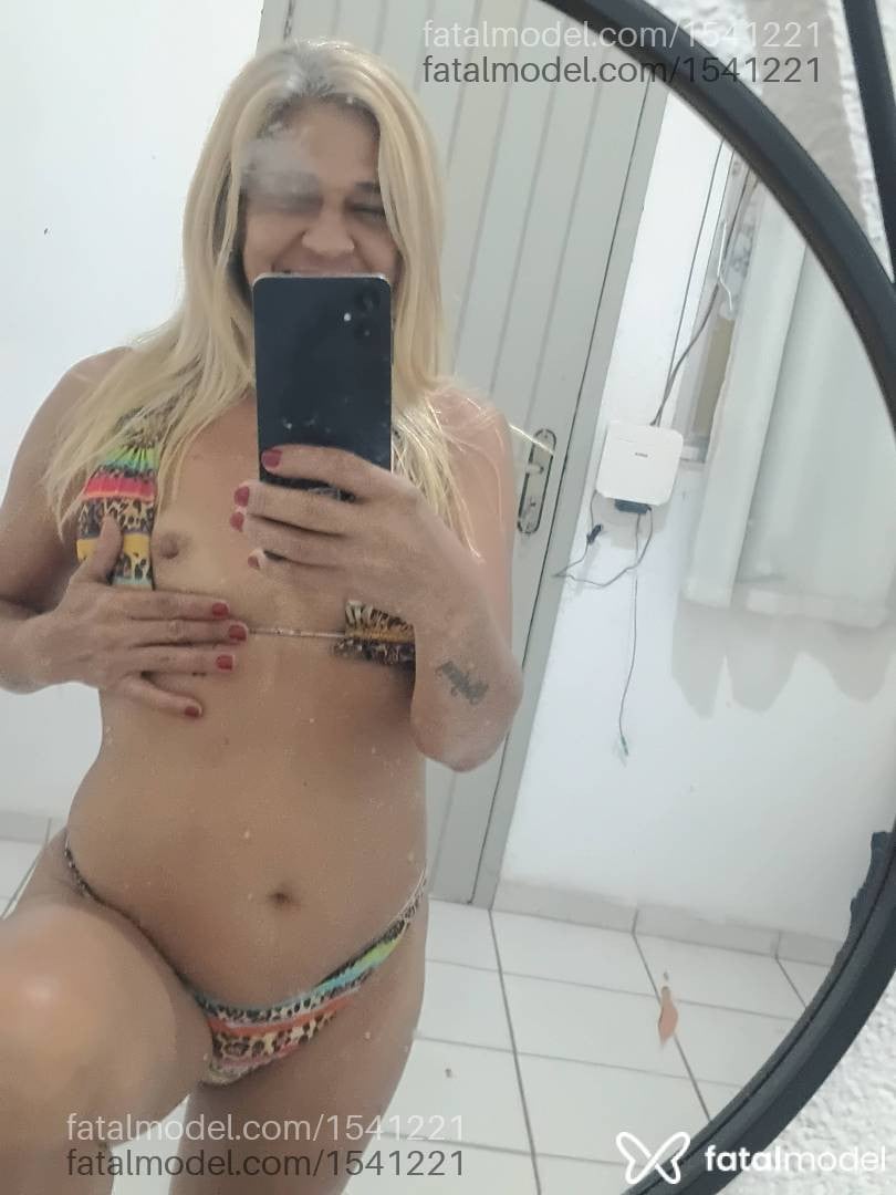 Acompanhante mulher loira (o) de olhos castanhos em Angra dos Reis - Sol Araujo