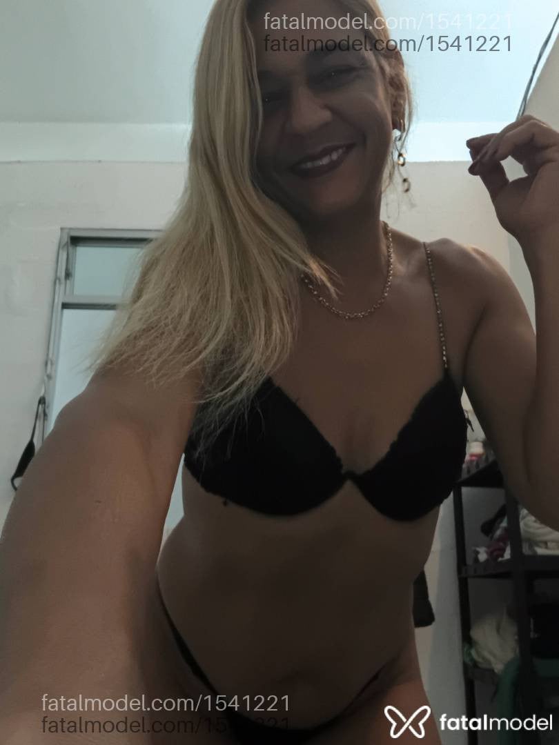 Acompanhante mulher loira (o) de olhos castanhos - Sol Araujo