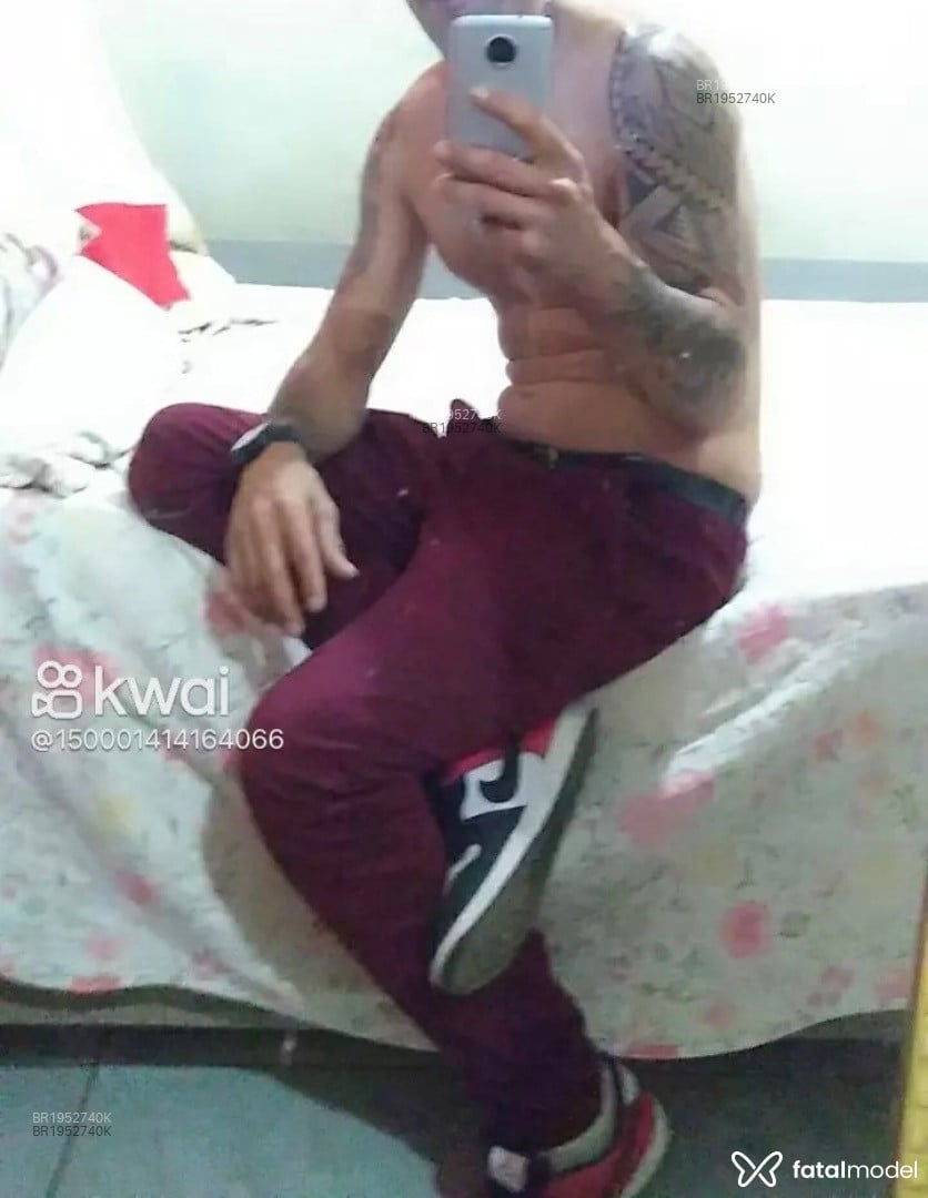 Acompanhante homem com cabelo grisalho de olhos castanhos em Goiânia - Cachorro Loko Kk