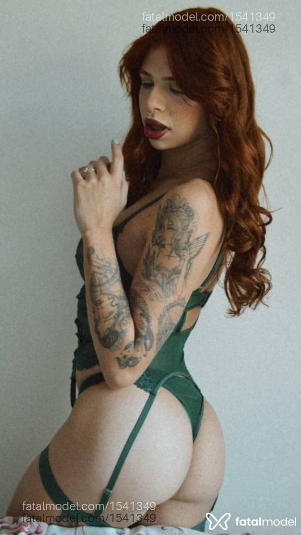 Acompanhante mulher trans com cabelo castanho de olhos azuis em Florianópolis - Hannafadinha
