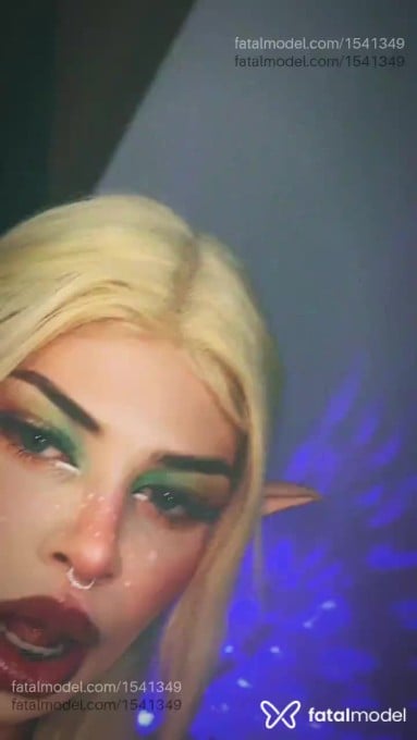 Acompanhante mulher trans com cabelo castanho de olhos azuis em Florianópolis - Hannafadinha