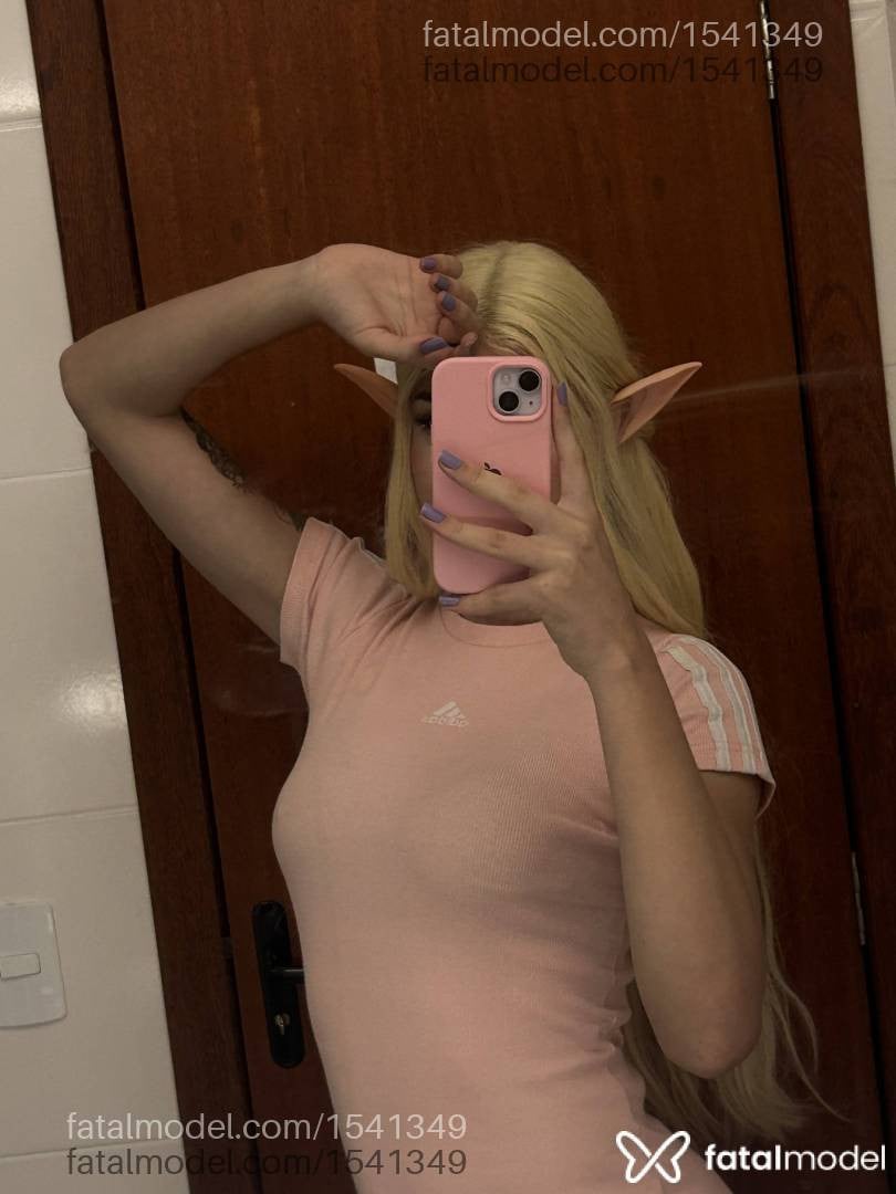 Acompanhante mulher trans com cabelo castanho de olhos azuis em Florianópolis - Hannafadinha