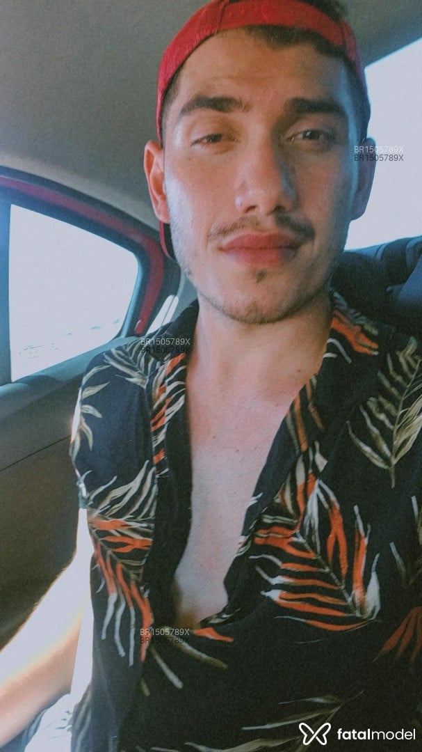 Acompanhante homem com cabelo castanho de olhos castanhos em Brasília - Robert