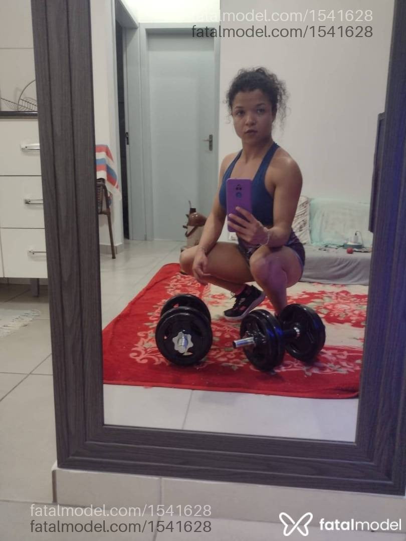 Acompanhante mulher morena (o) de olhos castanhos em Lajeado - Thalia