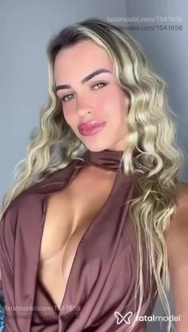 Acompanhante mulher loira (o) de olhos verdes - Lara Ferraz