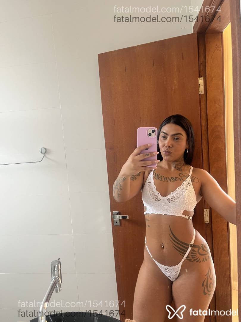 Acompanhante mulher morena (o) de olhos castanhos - Jadee