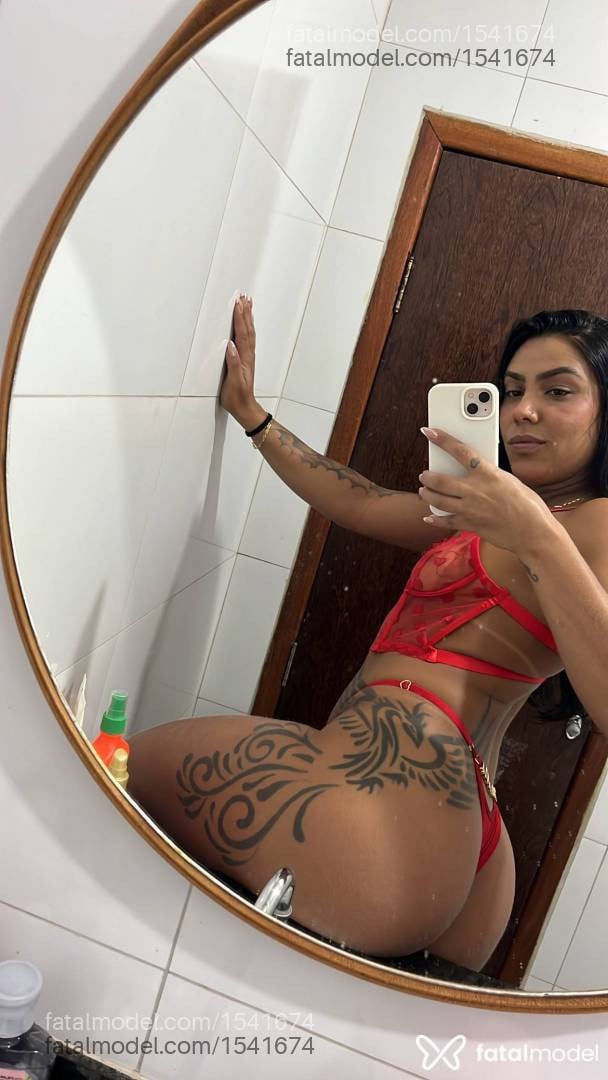 Acompanhante mulher morena (o) de olhos castanhos - Jadee