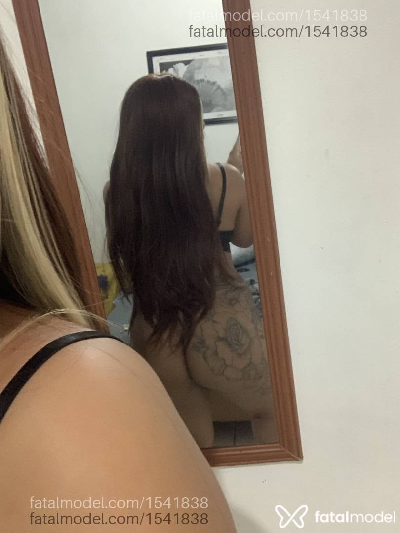Acompanhante mulher com cabelo colorido de olhos castanhos em Rio das Ostras - Karol Cléo