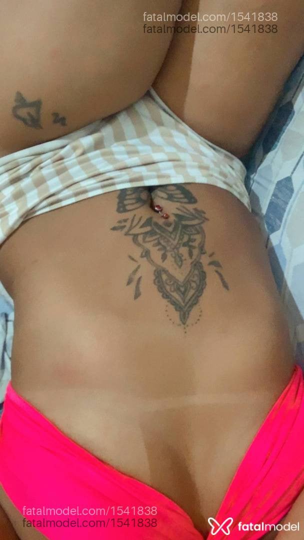 Acompanhante mulher com cabelo colorido de olhos castanhos - Karol Cléo