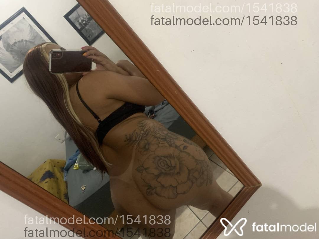 Acompanhante mulher com cabelo colorido de olhos castanhos em Rio das Ostras - Karol Cléo
