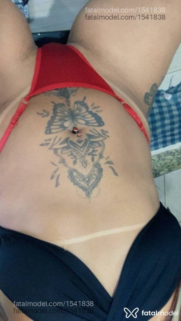 Acompanhante mulher com cabelo colorido de olhos castanhos - Karol Cléo