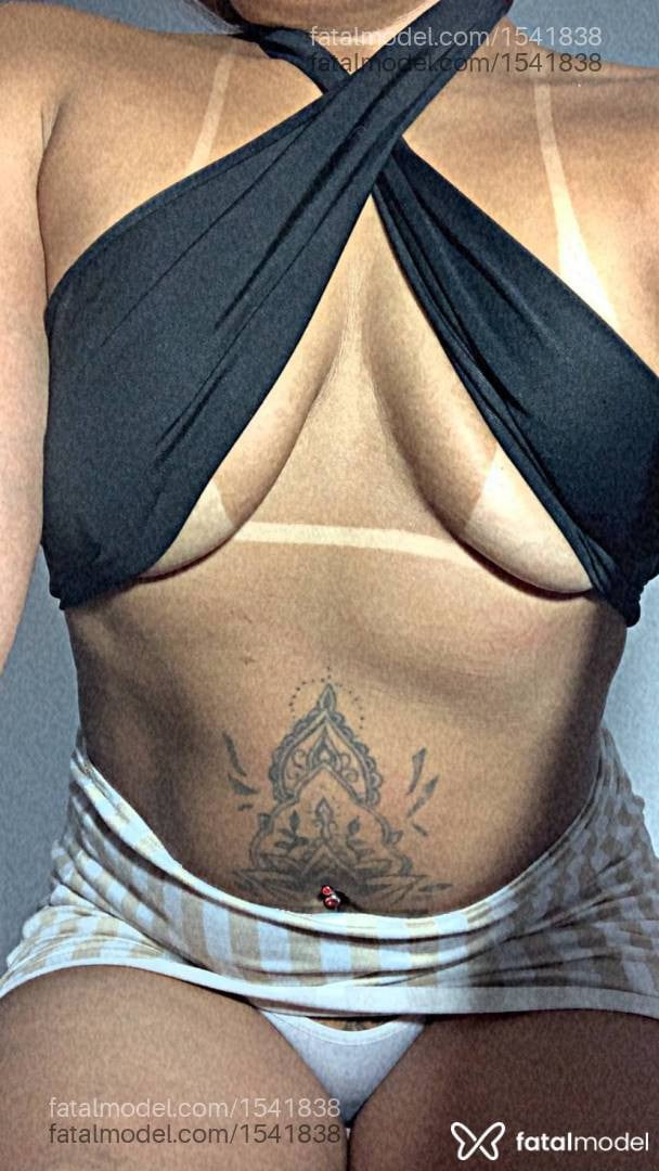 Acompanhante mulher com cabelo colorido de olhos castanhos - Karol Cléo