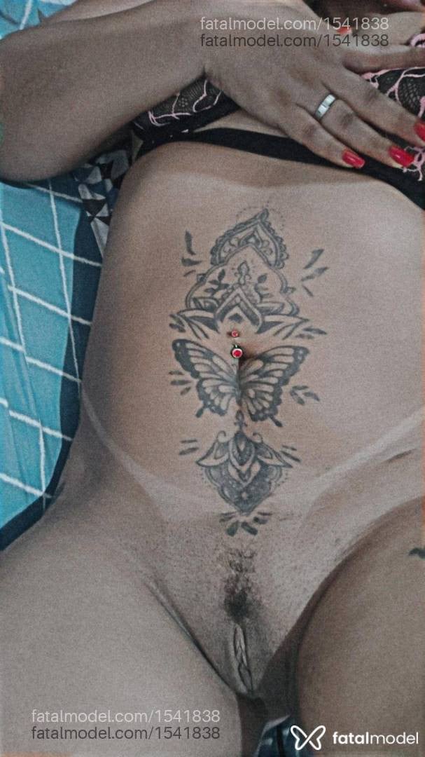 Acompanhante mulher com cabelo colorido de olhos castanhos - Karol Cléo