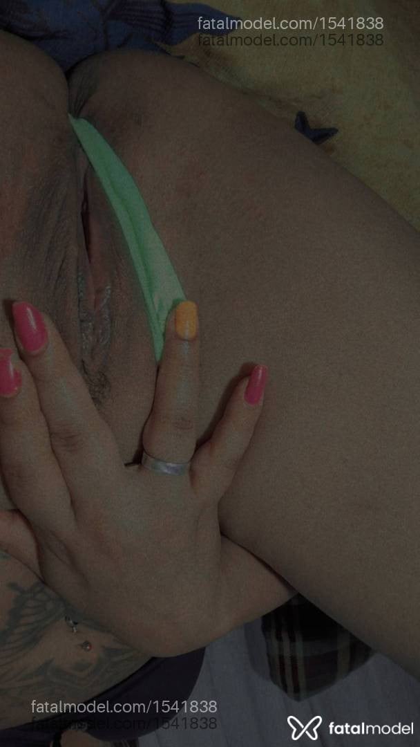 Acompanhante mulher com cabelo colorido de olhos castanhos - Karol Cléo