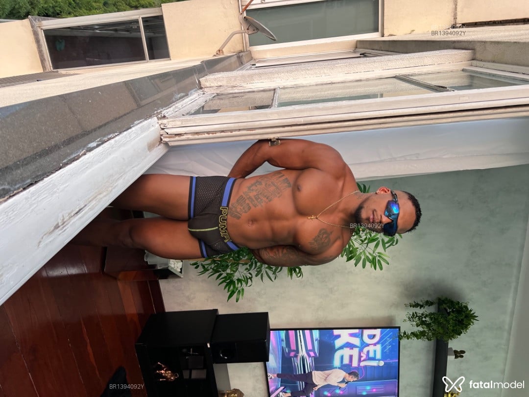 Acompanhante homem morena (o) de olhos castanhos em Rio de Janeiro Acompanhante homem morena (o) de olhos castanhos em Rio de Janeiro - Henry Ébano