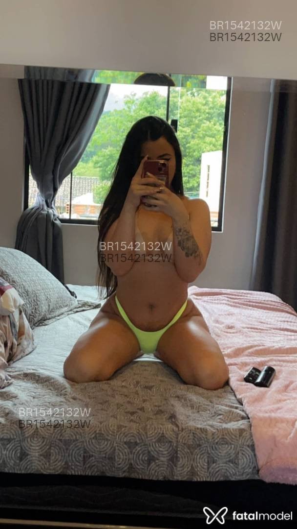Acompanhante mulher com cabelo castanho de olhos castanhos em Virtual Acompanhante mulher com cabelo castanho de olhos castanhos em Virtual - Cayenna